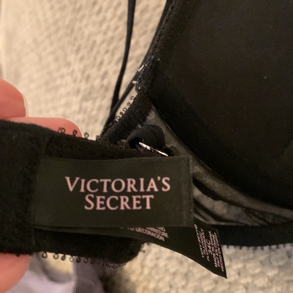 Pre loved Victoria Secret double push up bra with wire. 34C - Picture 7 of 8